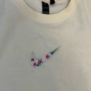 Nike embroidery crew neck